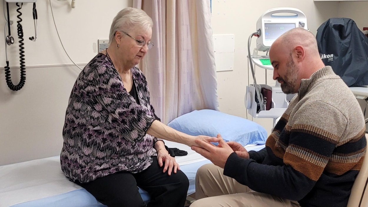Ce rhumatologue sillonne le Nord-Est pour aider environ 3500 patients
