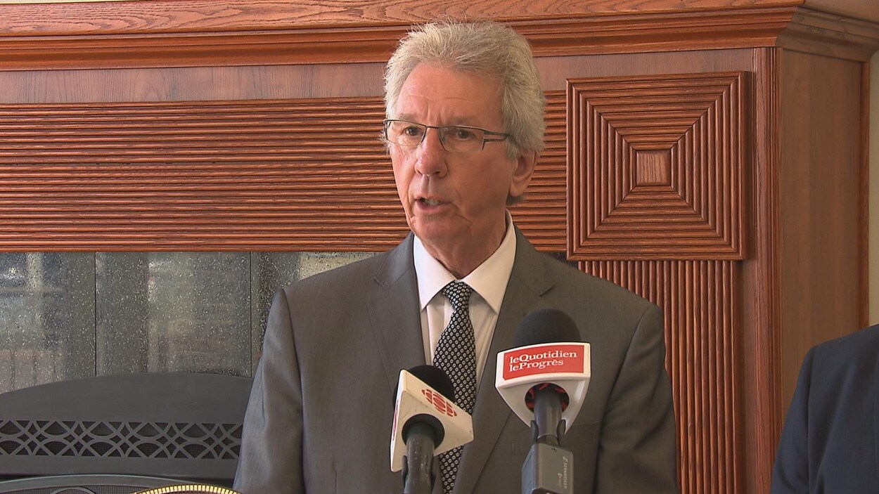 Jean-Pierre Blackburn devant la presse Jean-Pierre Blackburn devant la presse