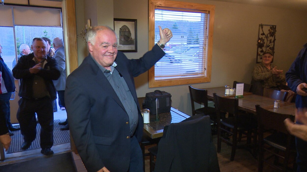 Jean-Pierre Ouellet est élu comme premier maire de la Communauté rurale du Haut-Madawaska.