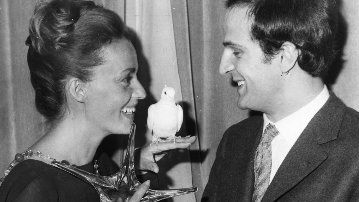 Film Viva Maria Of Louis Malle: Jeanne Moreau With Luis Bunuel And  News Photo - Getty Images