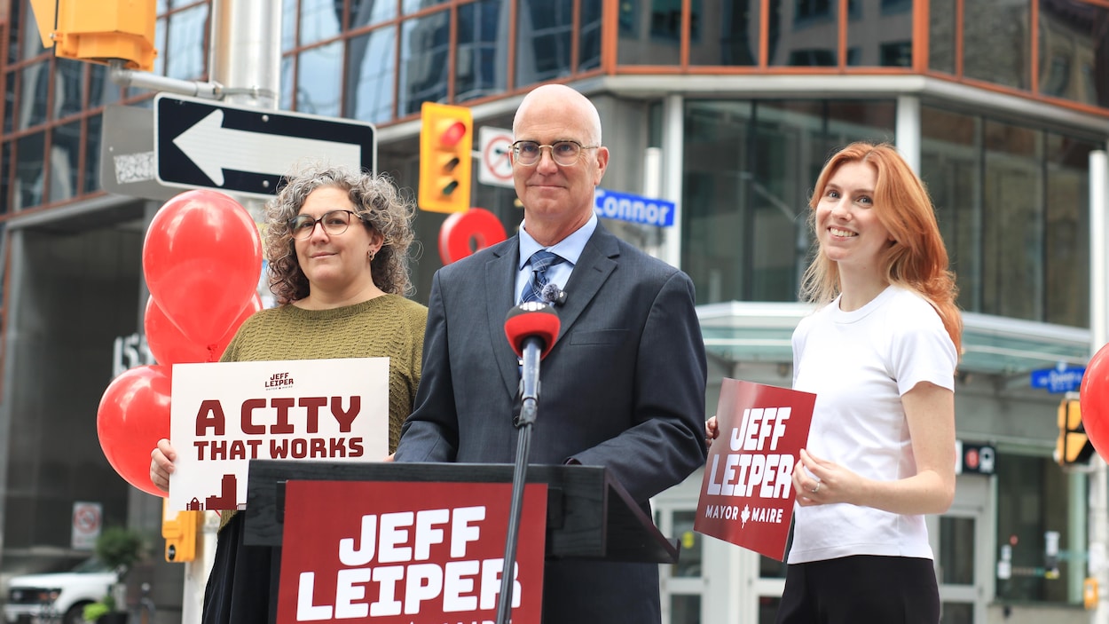Jeff Leiper promet d’annuler l’obligation de retour au bureau des fonctionnaires