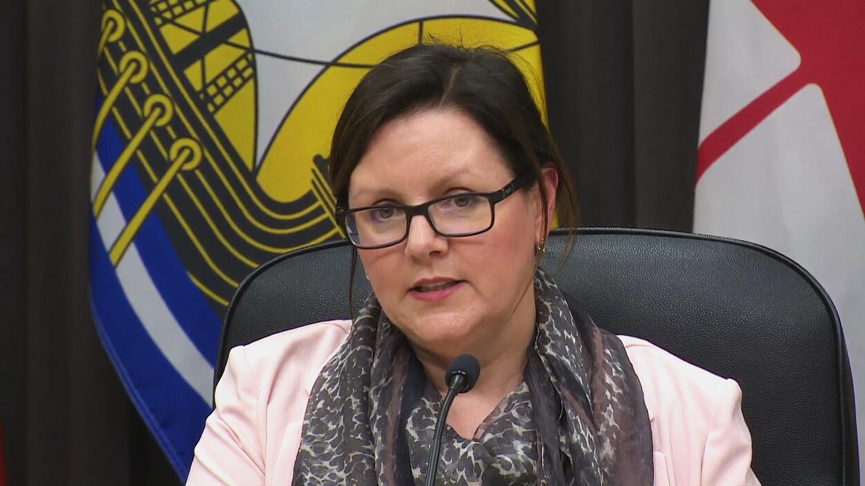 La médecin-hygiéniste en chef, la Dre Jennifer Russell, lors d'un point de presse pour annoncer un premier cas de coronavirus au Nouveau-Brunswick.