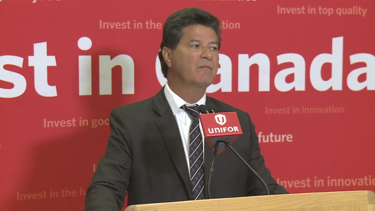 Jerry Dias, président national d'Unifor, en point de presse.