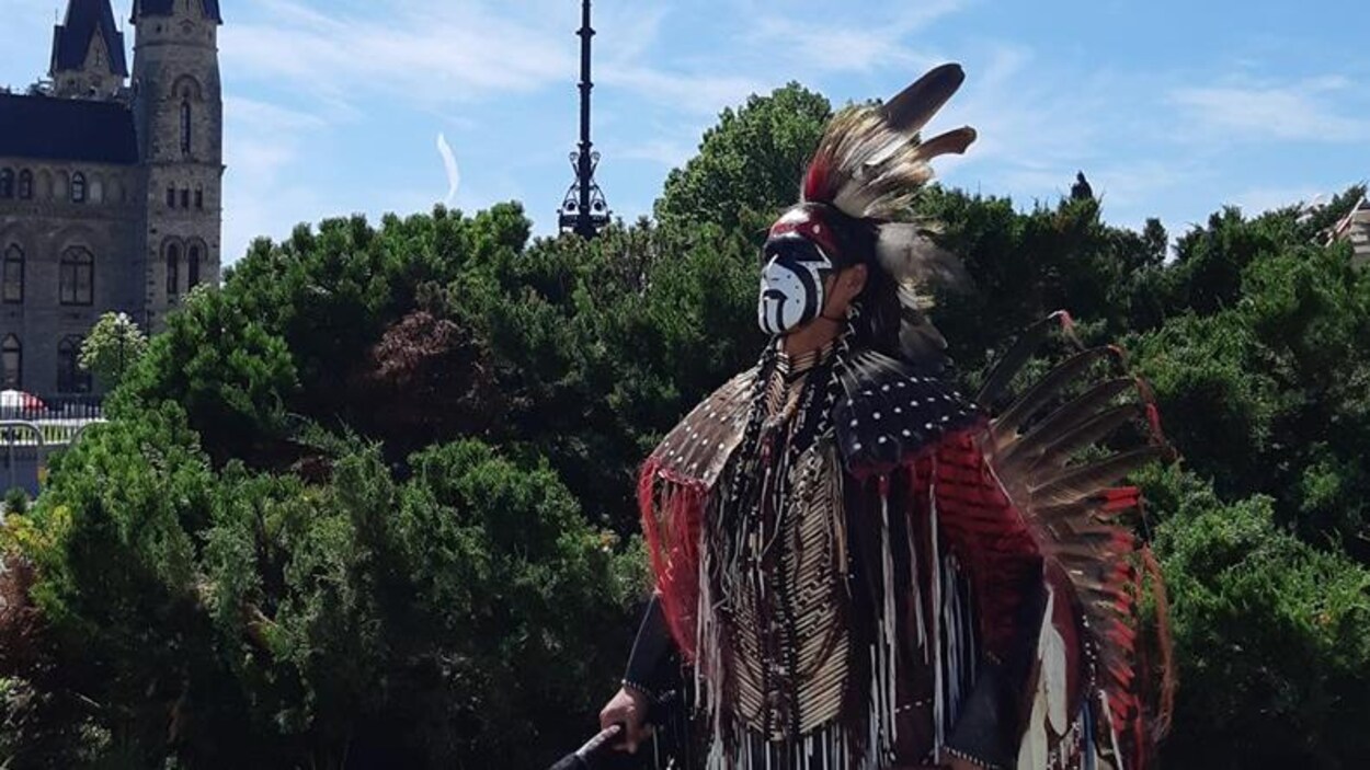 Le danseur traditionnel Jerry Hunter.