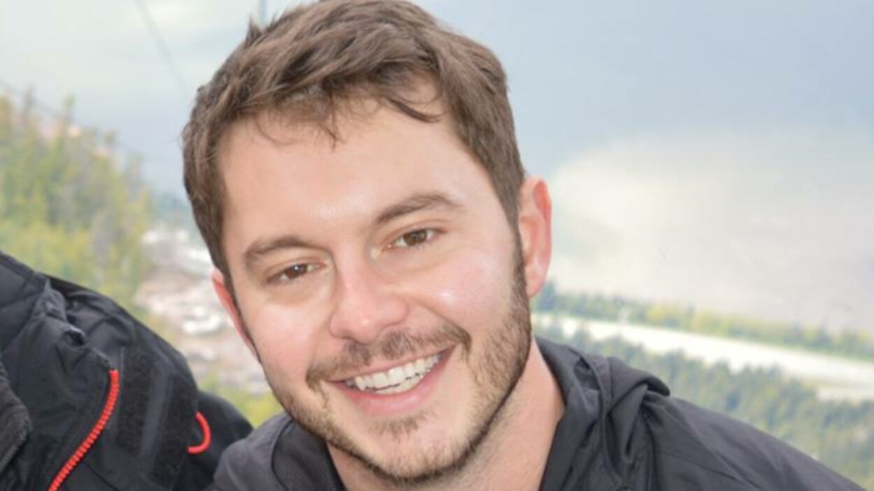 Jesse Brown souriant.