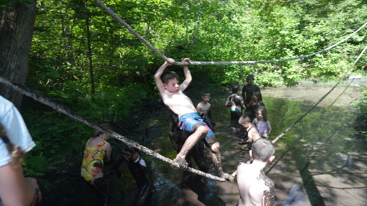 Au Camp Ongrandi, le « Mud Pit » demeure une tradition