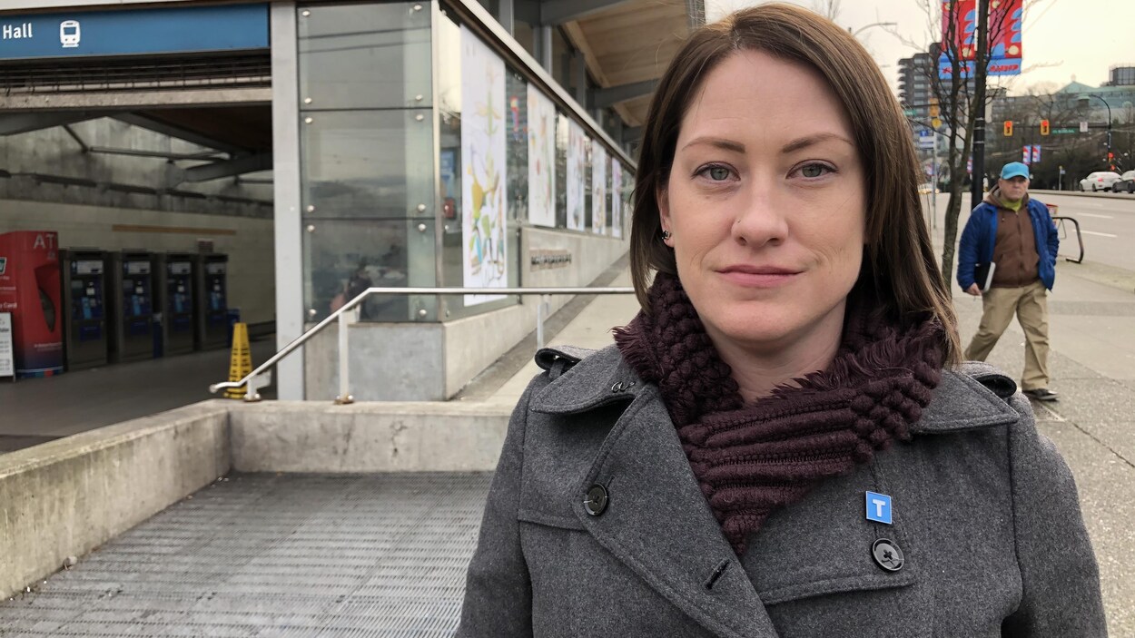 Jill Drews devant la station Broadway-City Hall