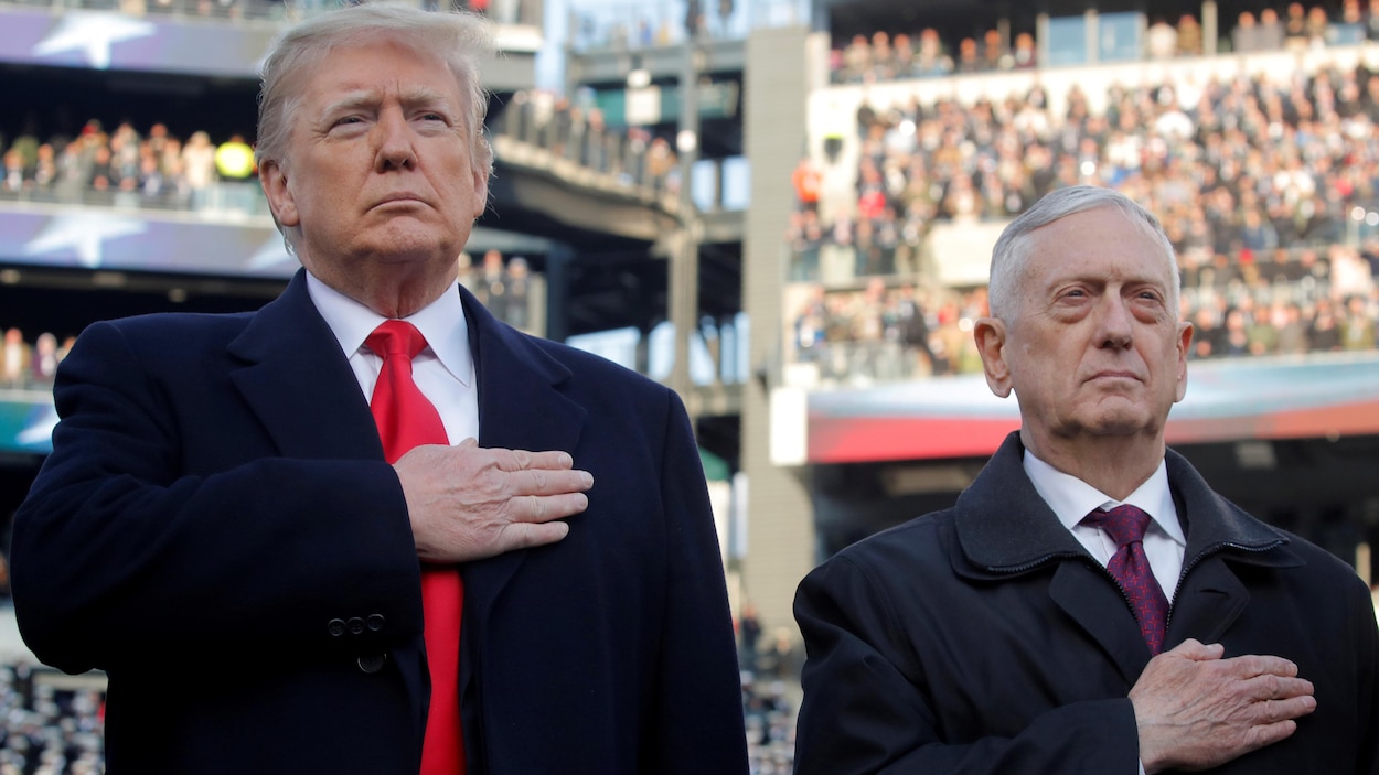 Jim Mattis et Donald Trump, la main sur le coeur