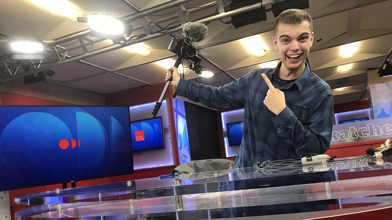 Le vlogueur Jim Chab parcourt l'Ouest canadien muni de sa caméra. Le vlogueur Jim Chab parcourt l'Ouest canadien muni de sa caméra.