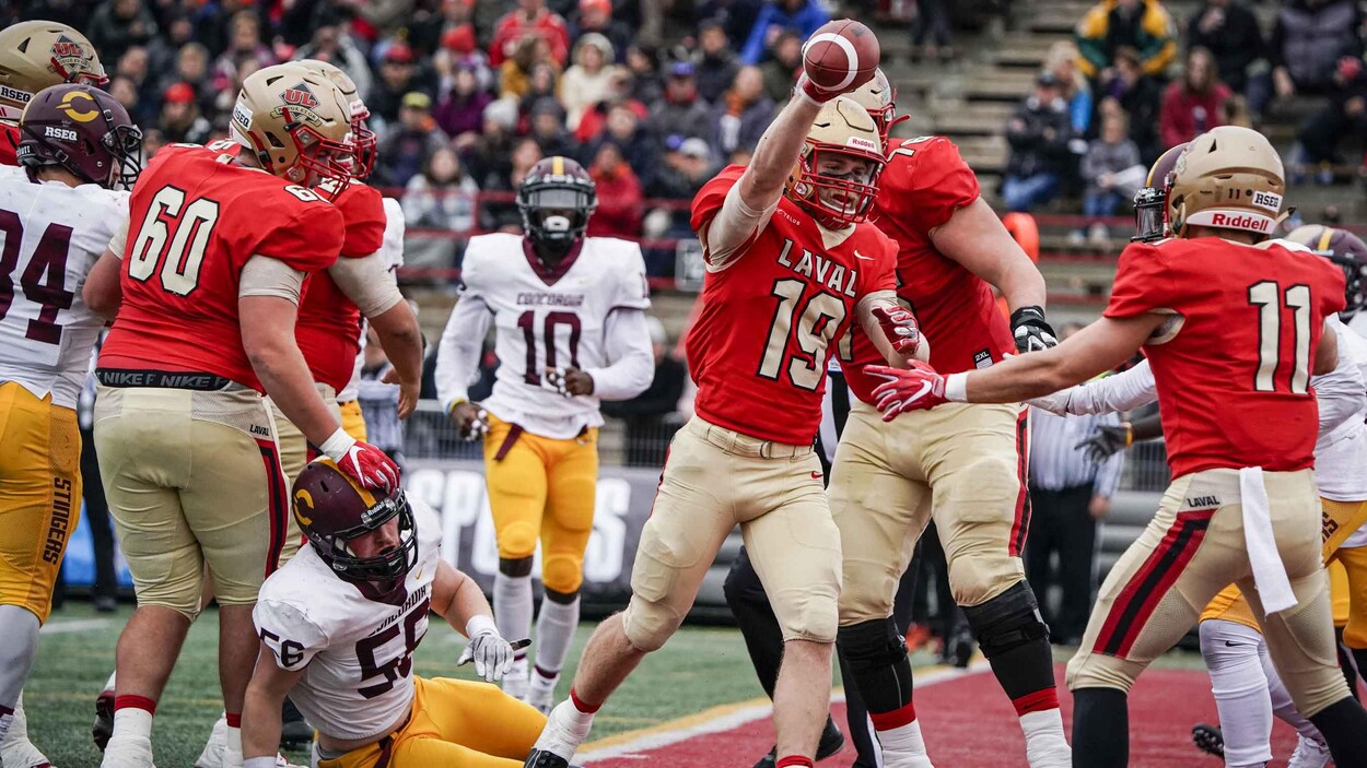 Joanik Masse (no19) a inscrit l'un des huit touchés du Rouge et Or face aux Stingers