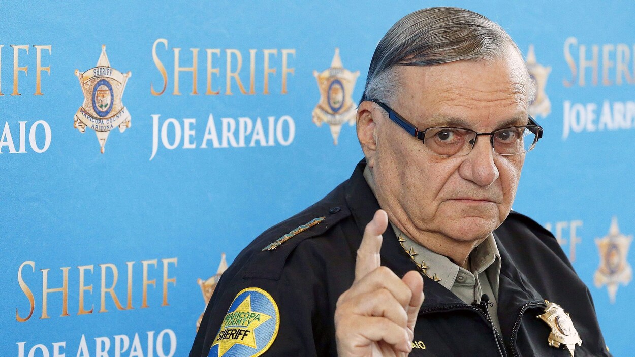 L'ancien shérif de 85 ans Joe Arpaio évite une possible peine de prison pour outrage au tribunal dans une affaire de discrimination envers les immigrants clandestins.