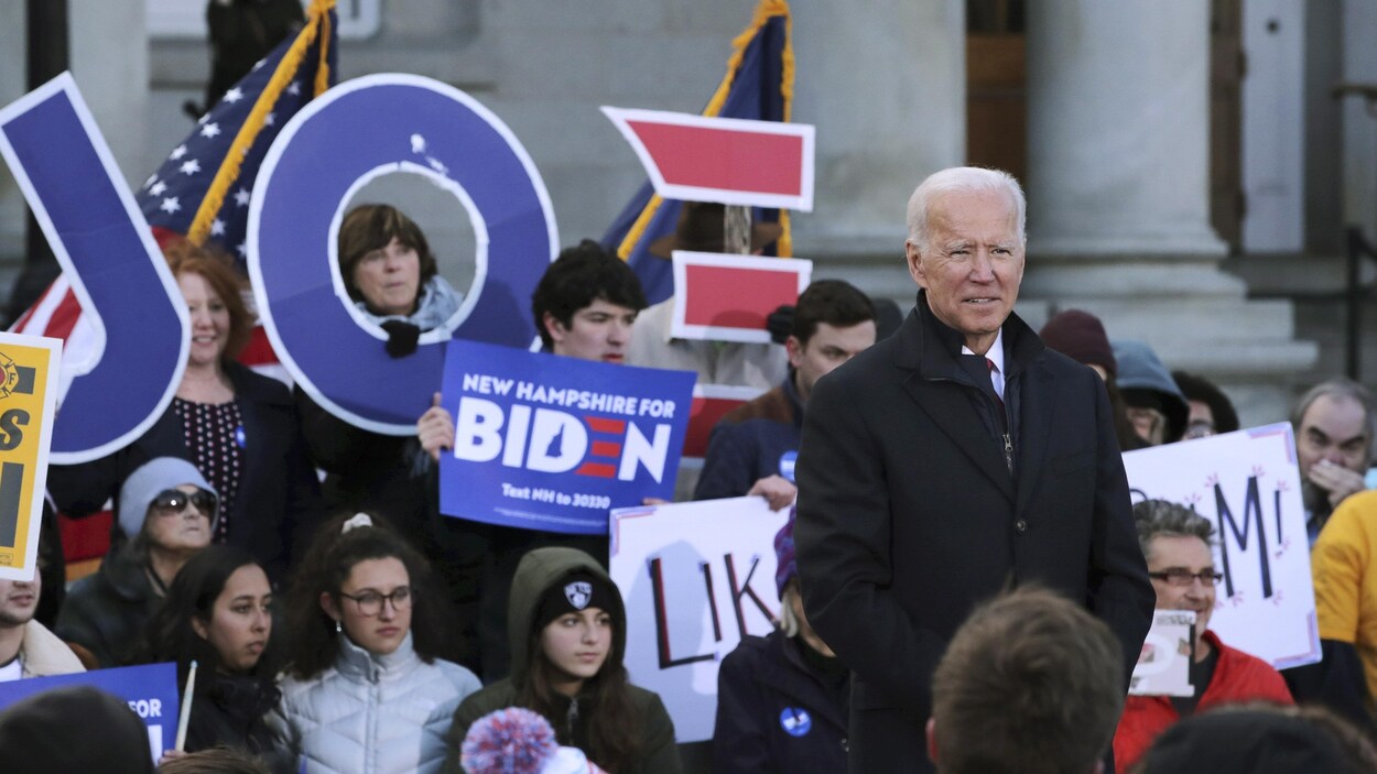 Joe Biden entouré de ses partisans.