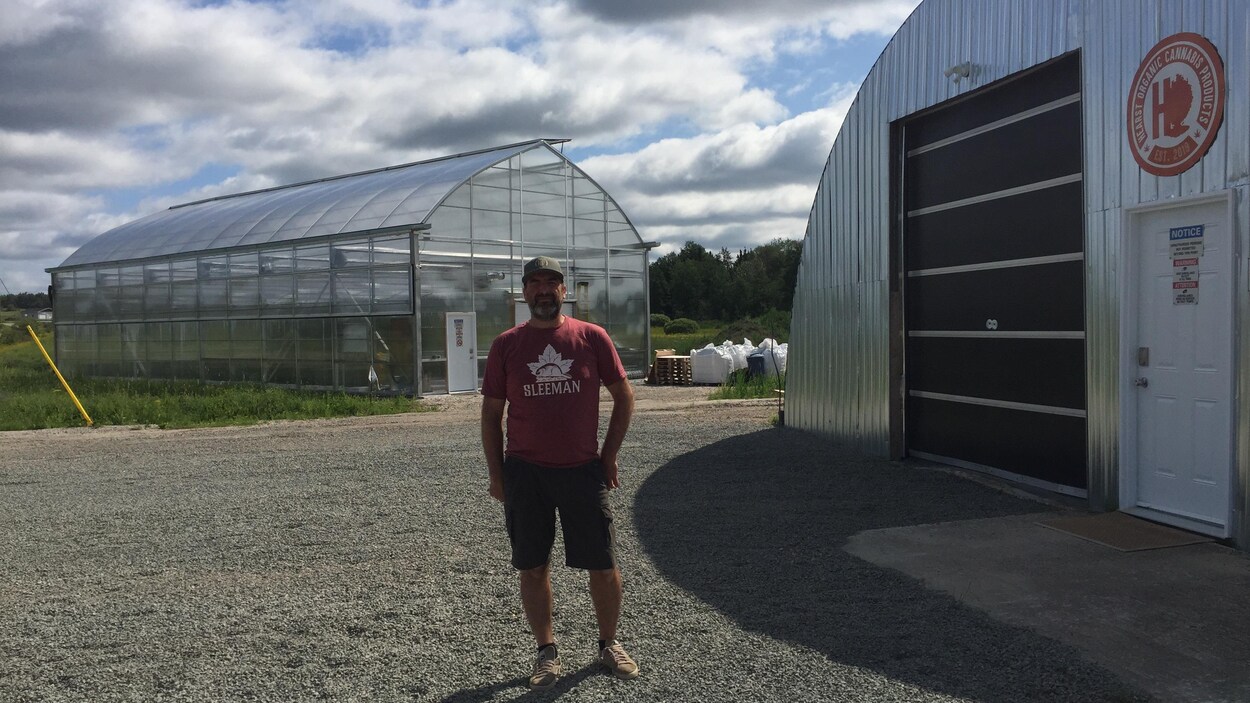 Un producteur de cannabis artisanal à Hearst, dans le Nord de l'Ontario.