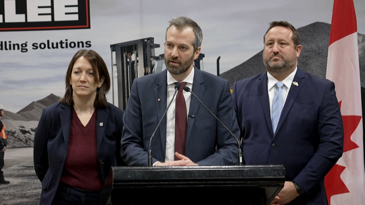 Ottawa prolonge le permis de certains travailleurs étrangers au Québec