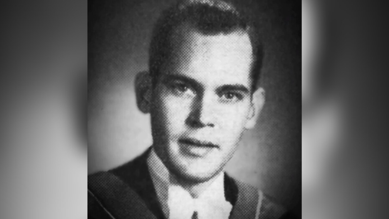 Photo d'archive en noir et blanc du Dr. Macdougall