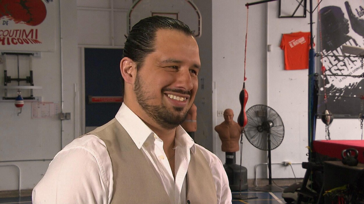 John Alejandro Gonzalez sourit au Club de boxe de Chicoutimi.