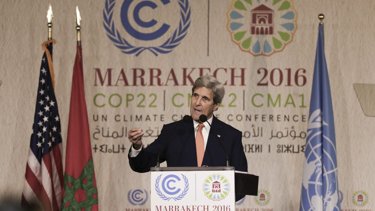 Le secrétaire d'État américain John Kerry prononce un discours à la Conférence de l'ONU à Marrakech, le 16 novembre 2016.