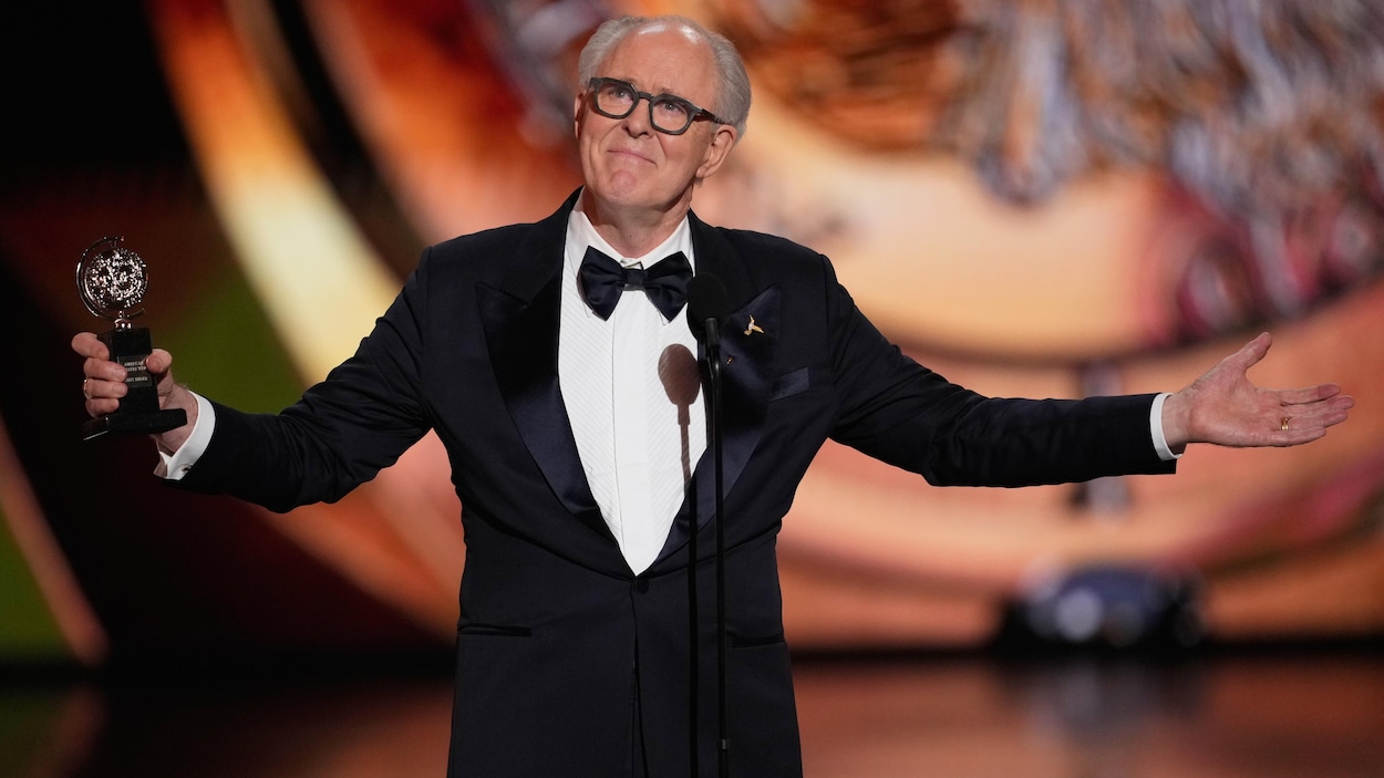 Les prix Tony récompensent John Lithgow et la pièce de théâtre Liberation