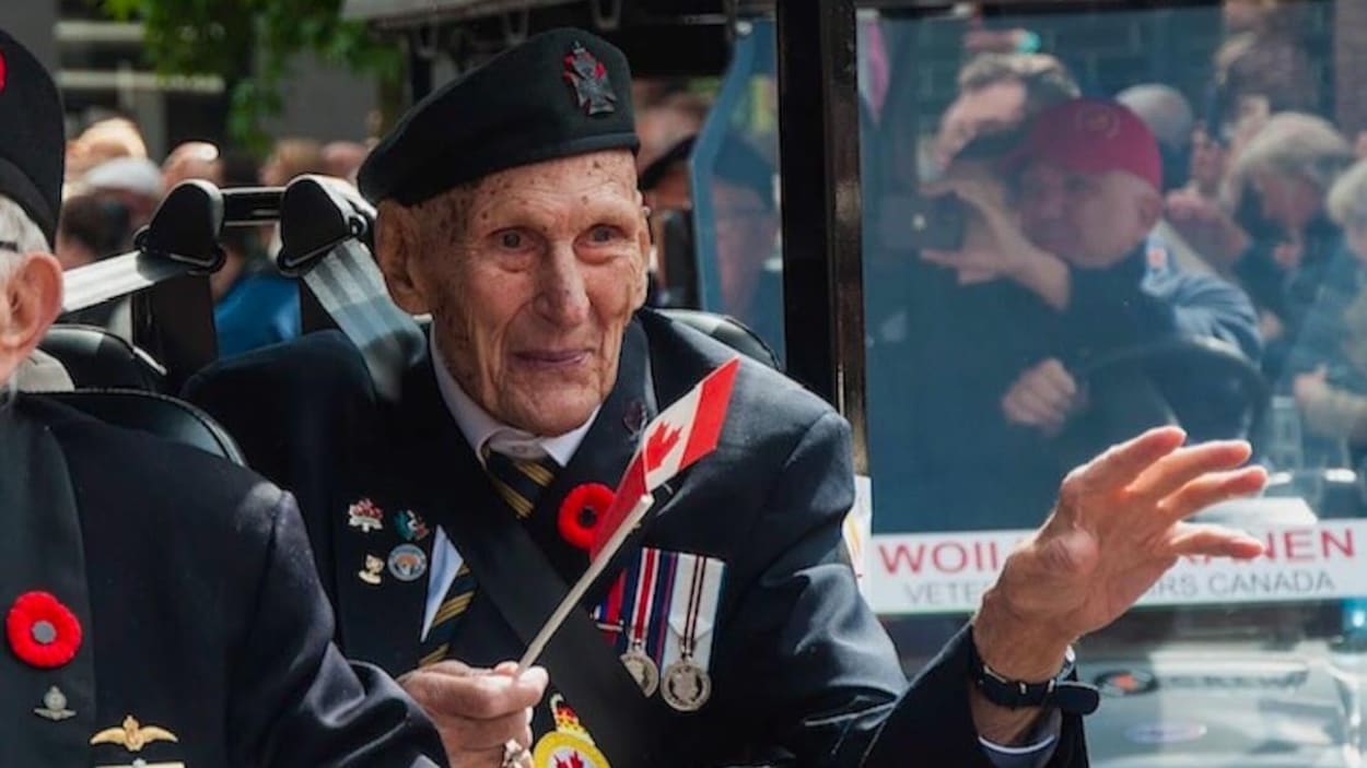 Un siècle de vie et de service : un vétéran de la Seconde Guerre mondiale célébré