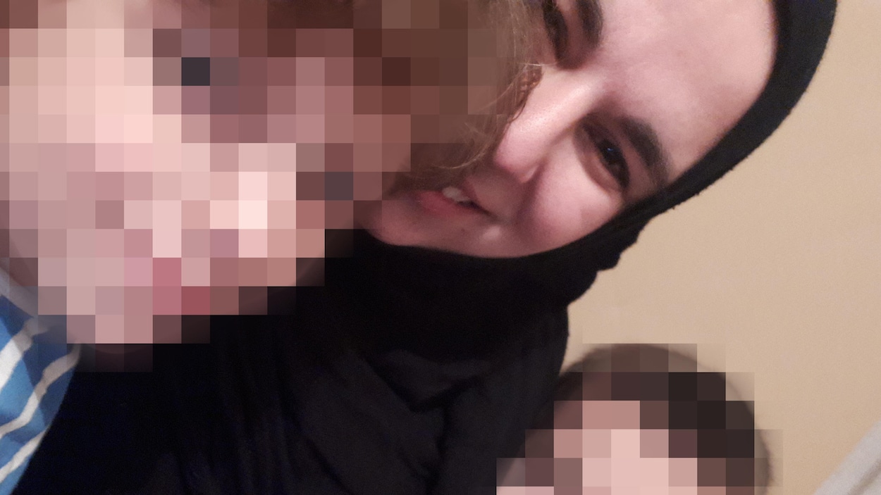 Le portrait d'une mère souriante. Le portrait d'une mère souriante.