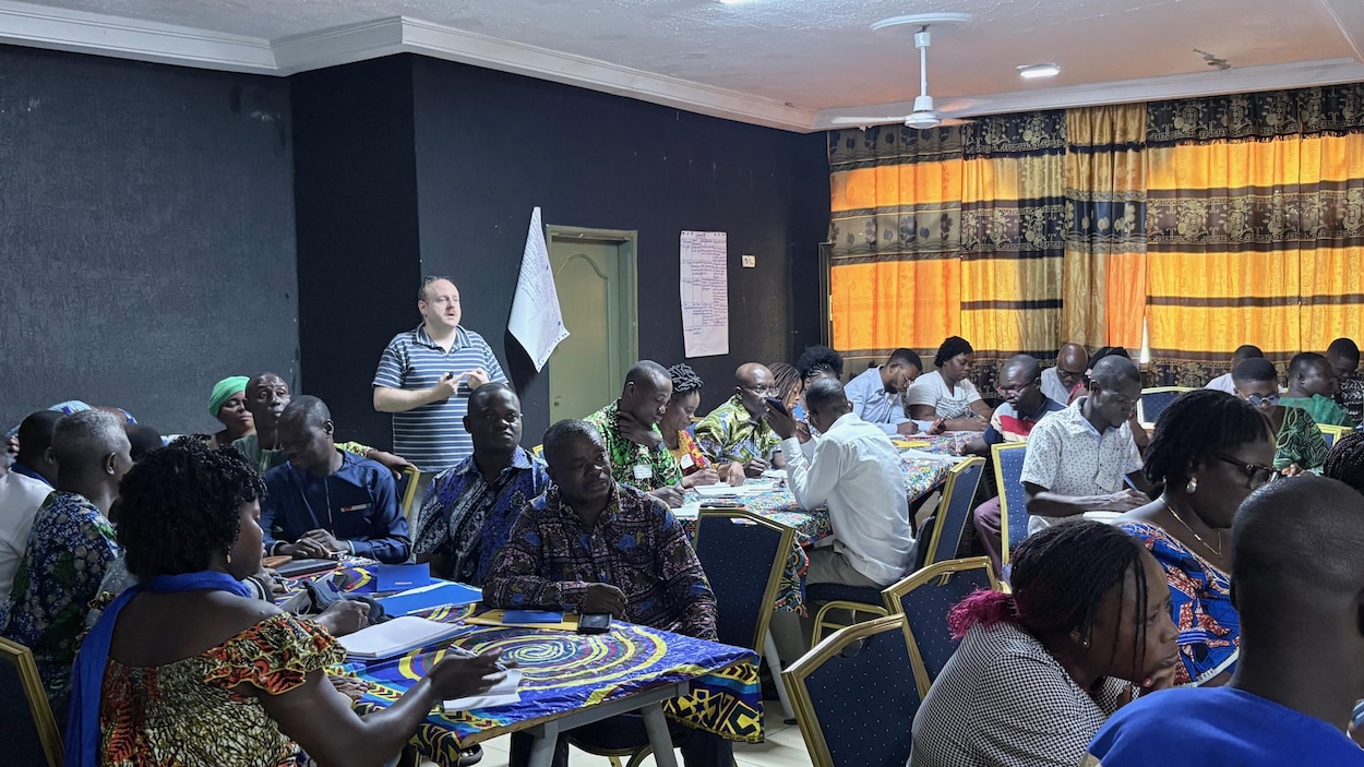 L’enseignant Jonas Desrosiers rentre au Manitoba « mieux outillé » après un séjour au Togo