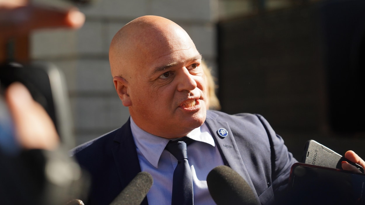 Le péage sur les routes est la « bonne avenue », dit le ministre des Transports