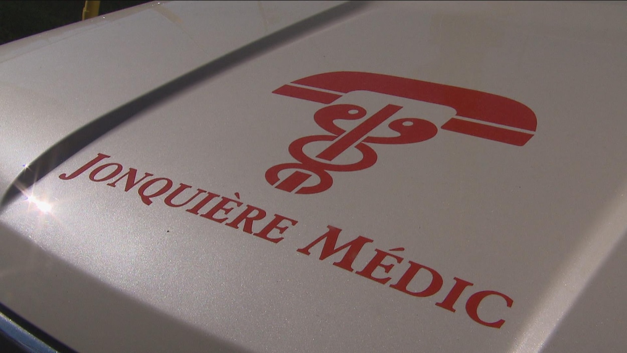 Le logo de Jonquière Médic sur un véhicule