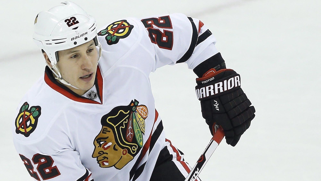 L'attaquant des Blackhawks de Chicago Jordin Tootoo L'attaquant des Blackhawks de Chicago Jordin Tootoo