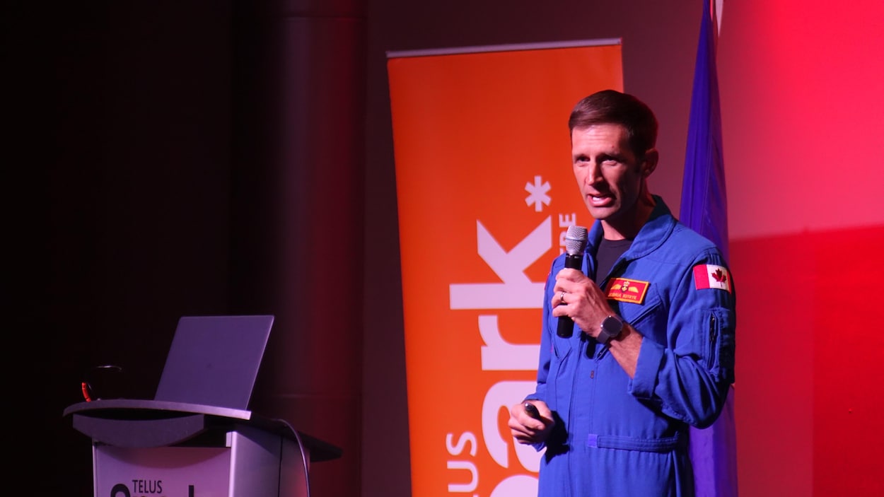 Un astronaute parle à de jeunes Calgariens