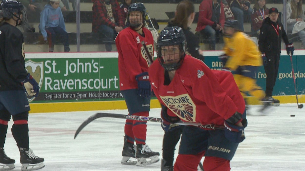 Hockey féminin: engouement autour des joueuses professionnelles à Winnipeg