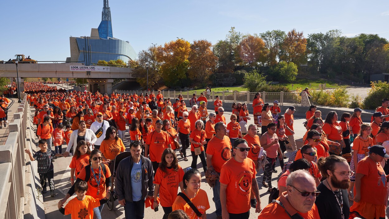 La Journée du chandail orange pourrait bientôt devenir un jour férié au ...