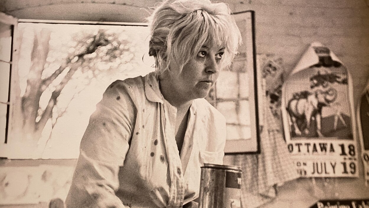 Les mots de Trudeau père transformés en courtepointe : l’œuvre de Joyce Wieland à l’AGO