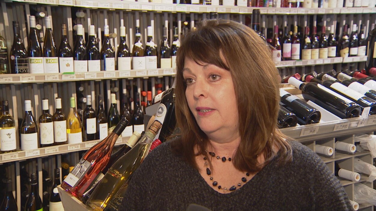 Juanita Roos soutien l'embargo de l'Alberta sur les vins de la Colombie-Britannique. Juanita Roos soutien l'embargo de l'Alberta sur les vins de la Colombie-Britannique.
