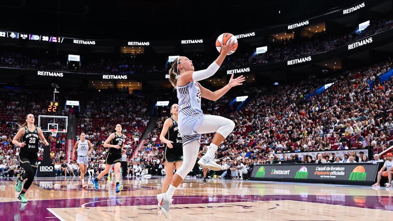 Un premier week-end réussi pour la WNBA dans son abri Tempo de Montréal