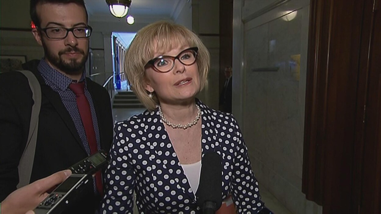 Julie Boulet aux côtés de son attachée presse
