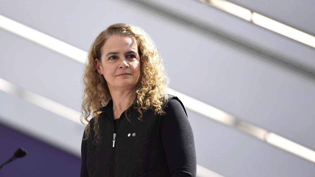 Plan moyen de Julie Payette.