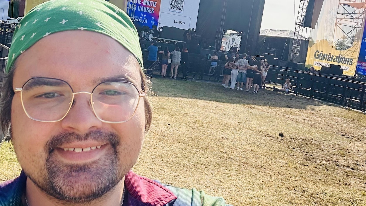 Il est en voie de faire 34 festivals en 30 jours pour battre un record