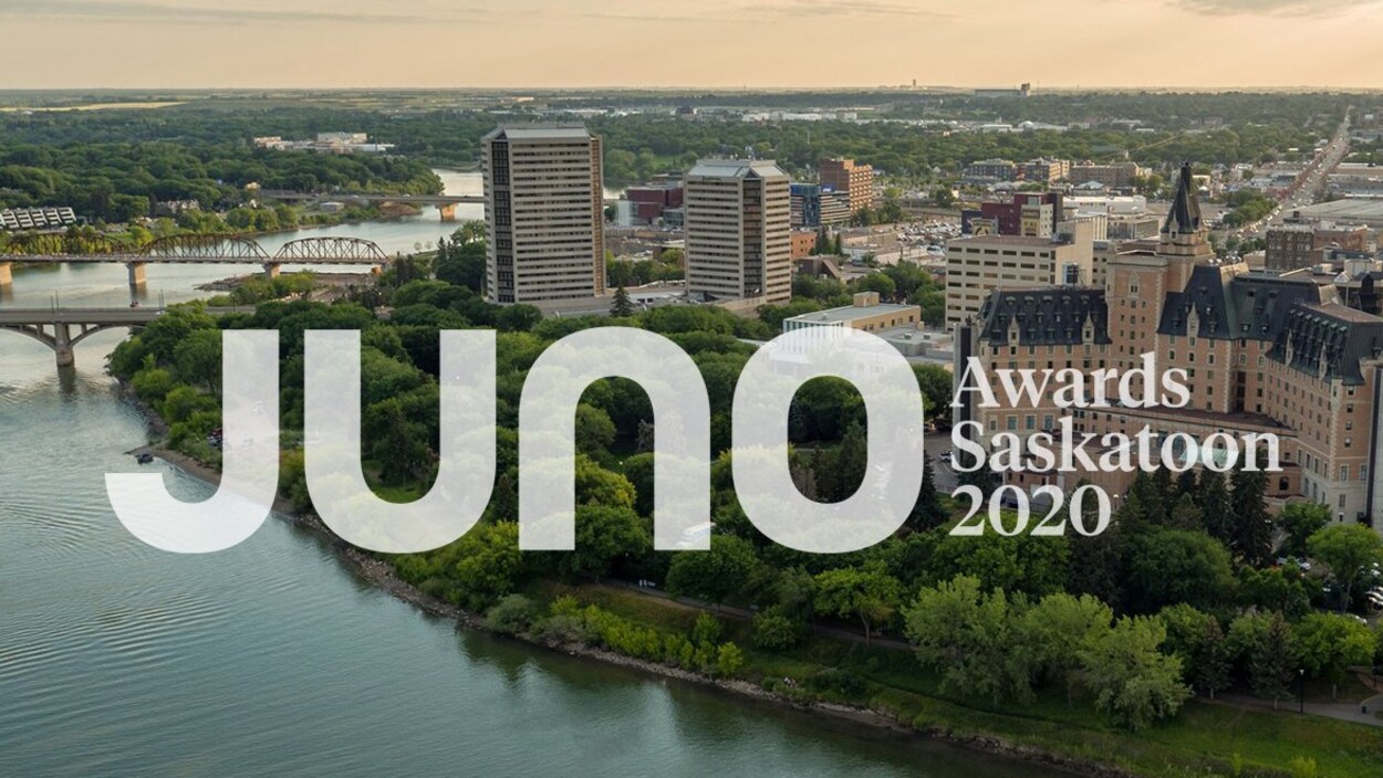 Une image de la ville de Saskatoon avec un logo des Junos.