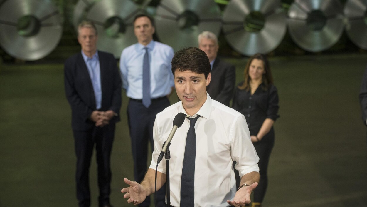 Justin Trudeau en point de presse.