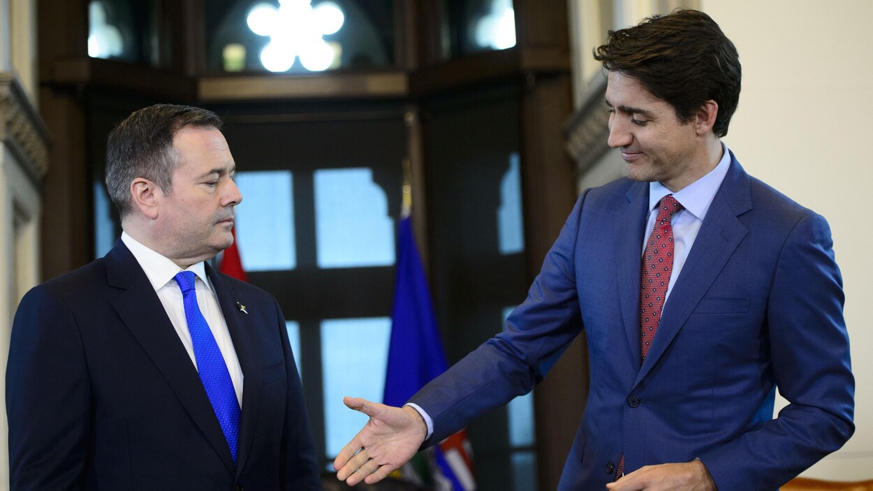Le premier ministre de l'Alberta Jason Kenney et le premier ministre du Canada, Justin Trudeau.