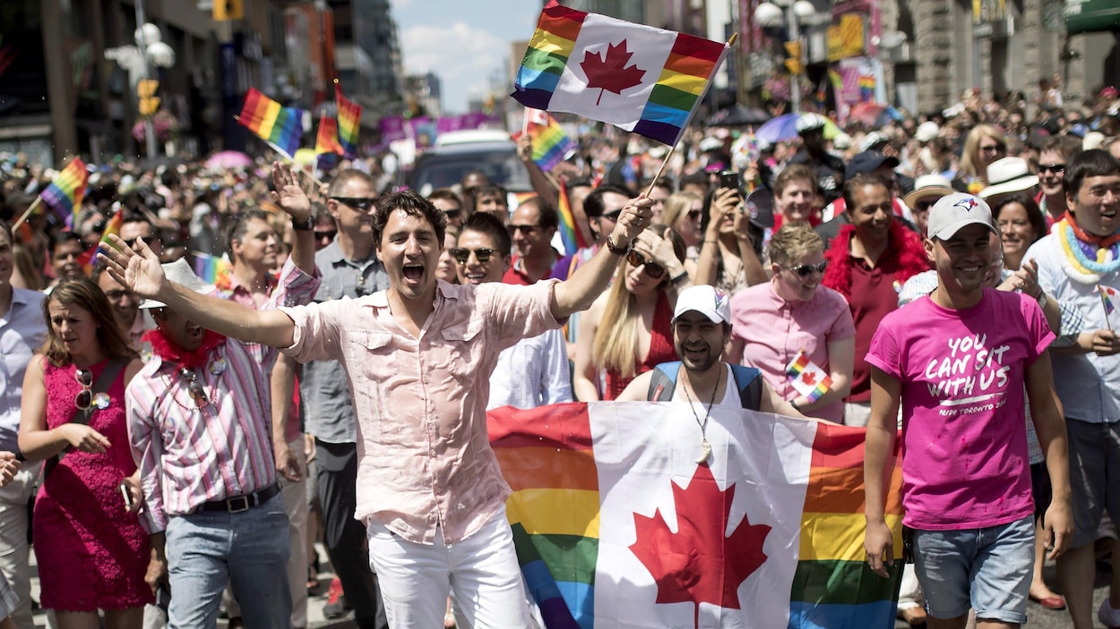Justin Trudeau au défilé de la fierté gaie Justin Trudeau au défilé de la fierté gaie