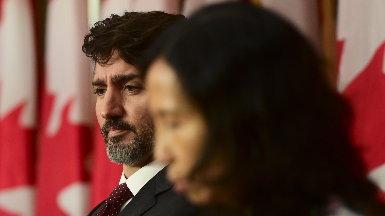 Justin Trudeau en compagnie de Theresa Tam durant une conférence de presse.