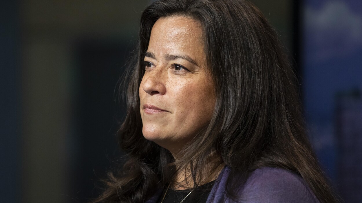Jody Wilson-Raybould dans les studios de Radio-Canada, à Vancouver.