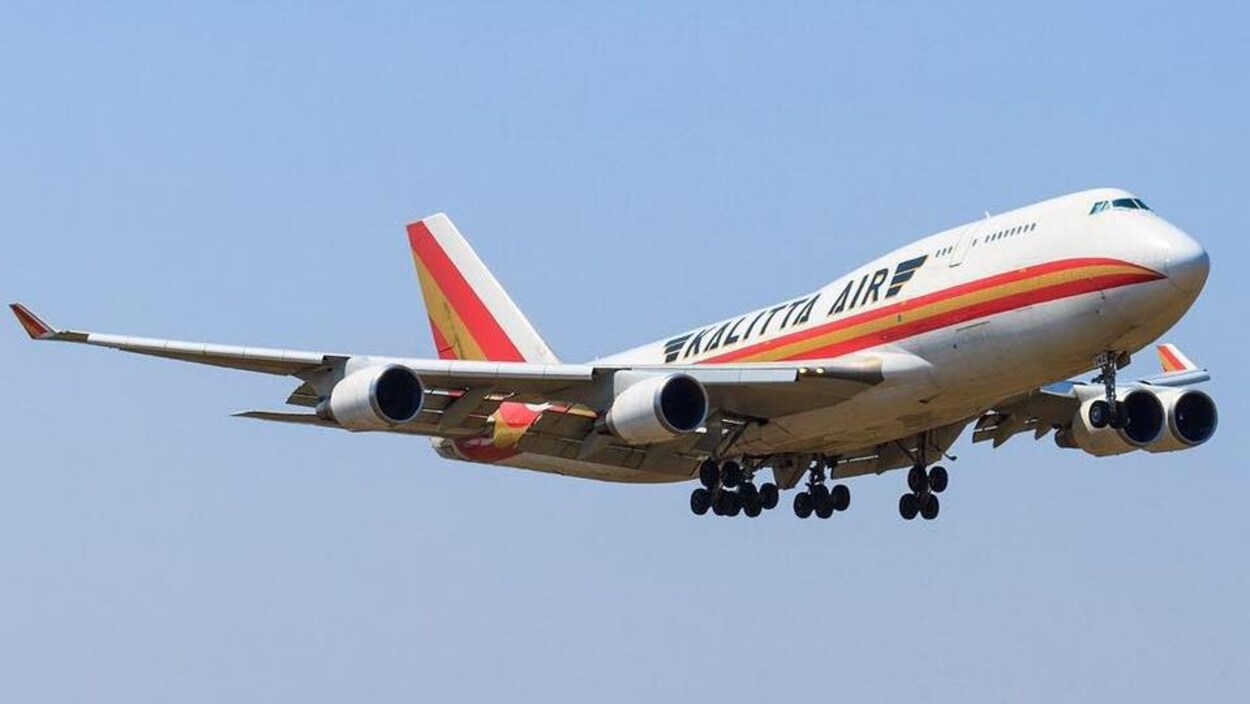 Un avion de la compagnie Kalitta Air en train de voler.