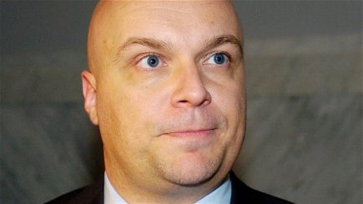 Plan rapproché sur le visage de Karl Talbot