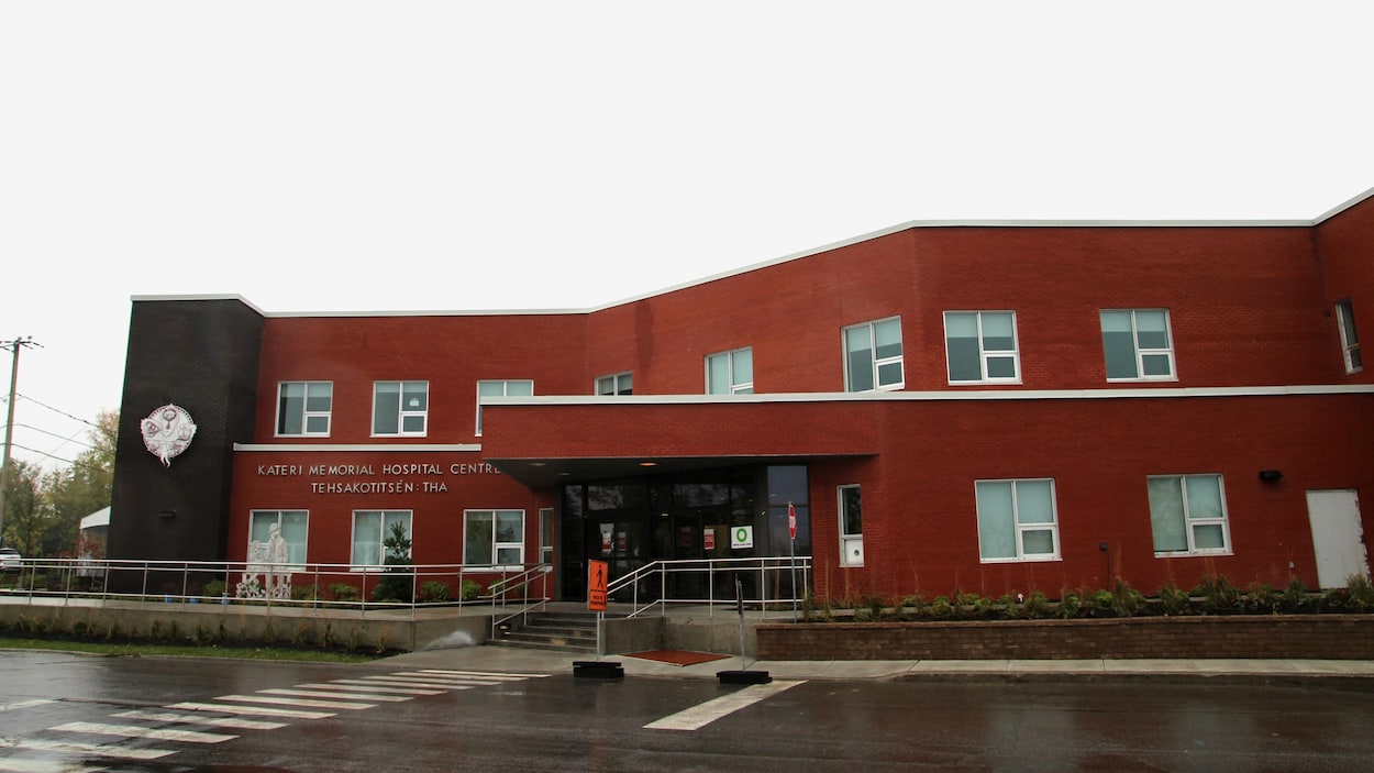 L'entrée principale du Kateri Memorial Hospital Center.