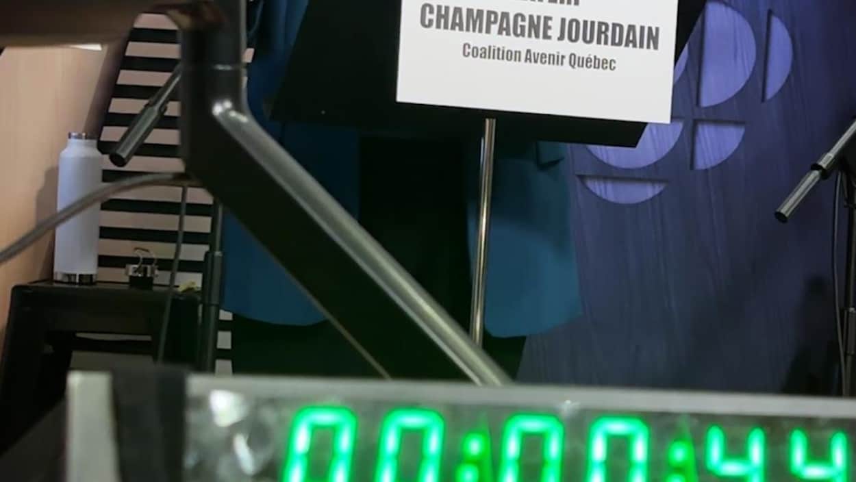 On résume le débat entre les candidats dans Duplessis