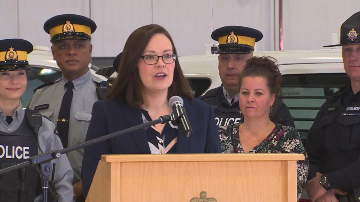La ministre de la Justice, Kathleen Ganley, en conférence de presse.