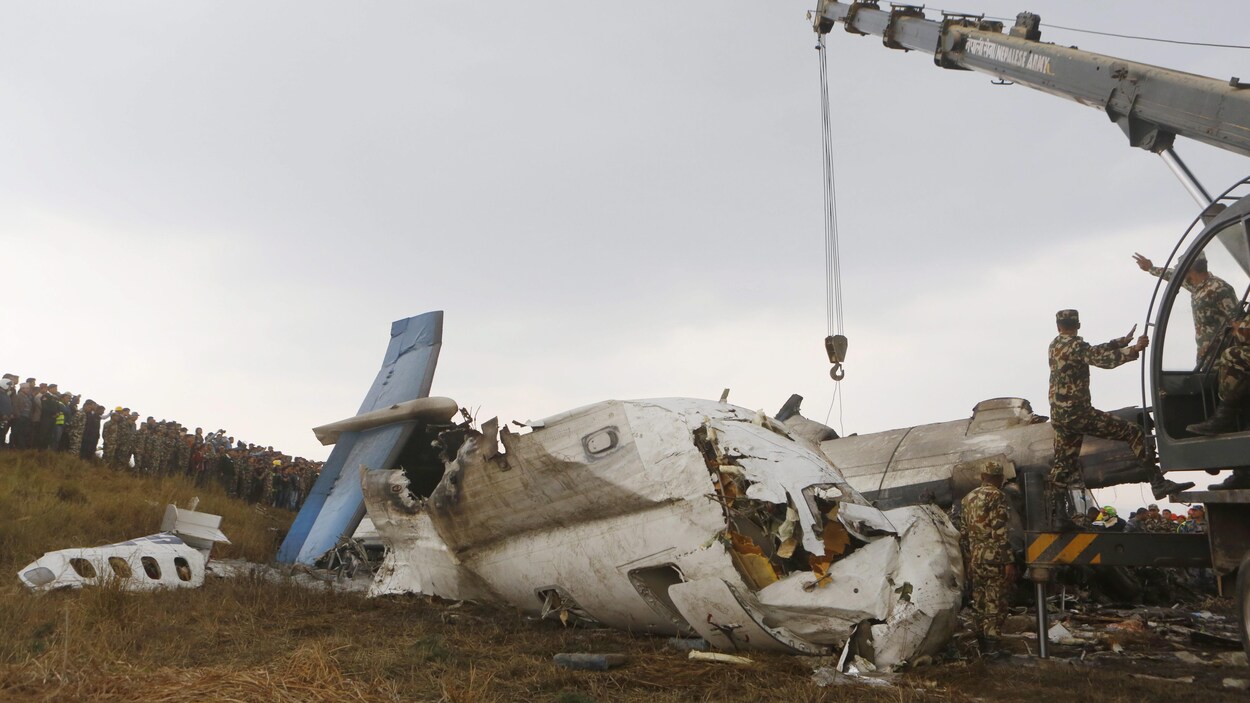Un avion de Bombardier s'est écrasé au Népal. Un avion de Bombardier s'est écrasé au Népal.