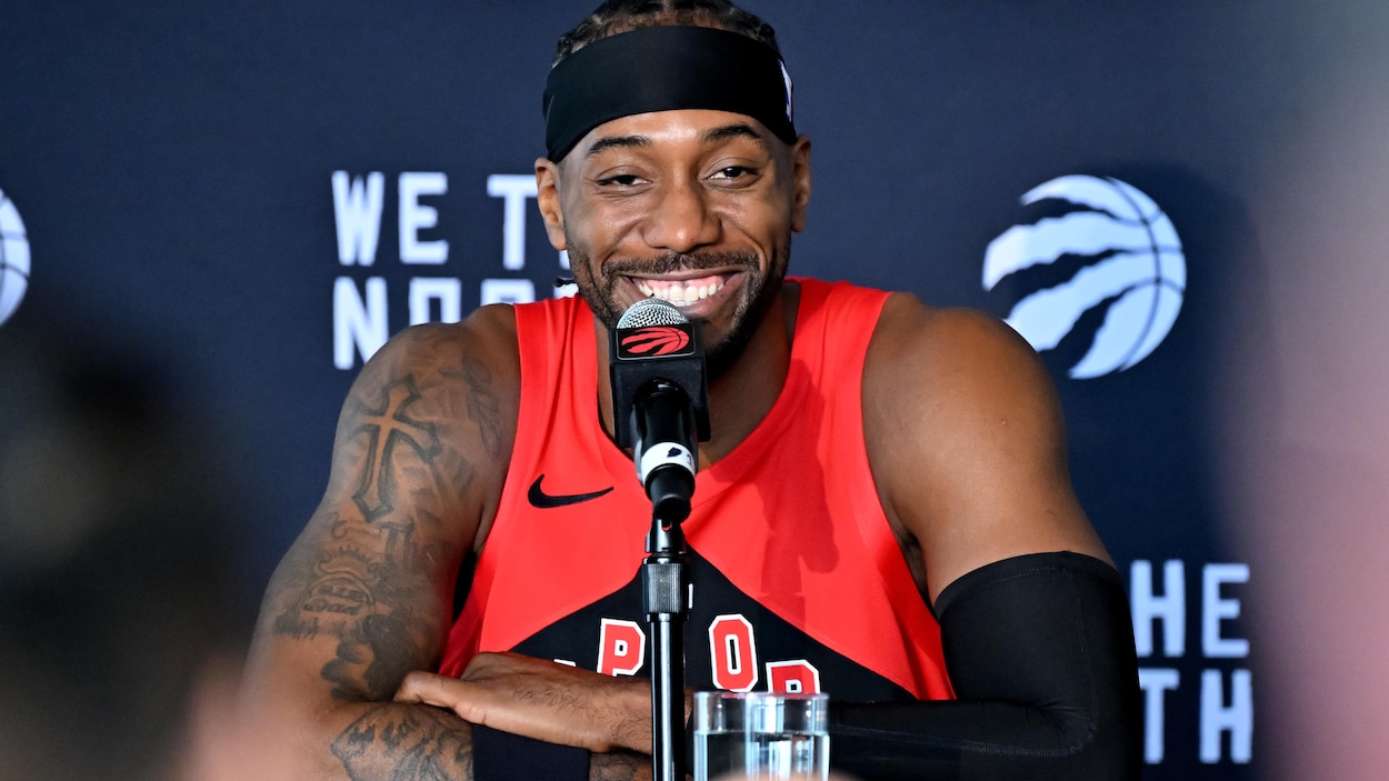Kawhi Leonard heureux d’être de retour à Toronto, mais ne regrette pas d’être parti